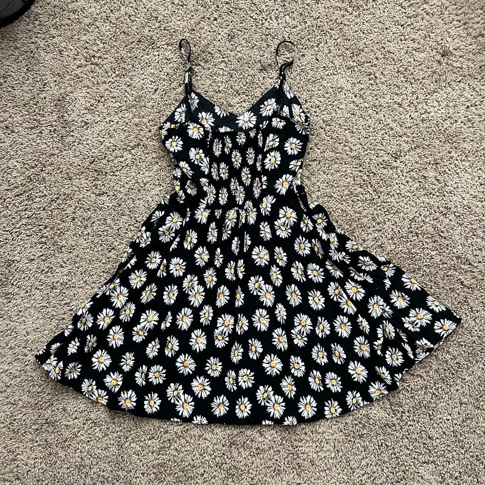 summery dress in daisy print - Picture 2 of 2